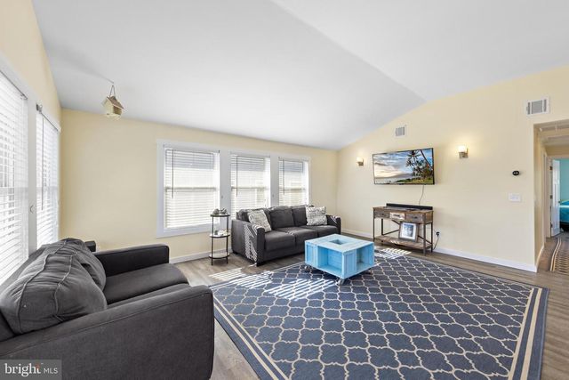 21 E 9 ST, Barnegat Light, NJ 08006