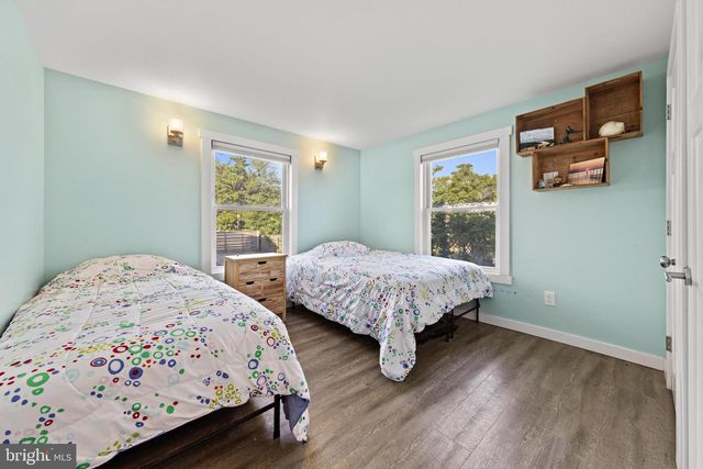 21 E 9 ST, Barnegat Light, NJ 08006