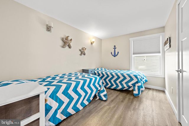 21 E 9 ST, Barnegat Light, NJ 08006