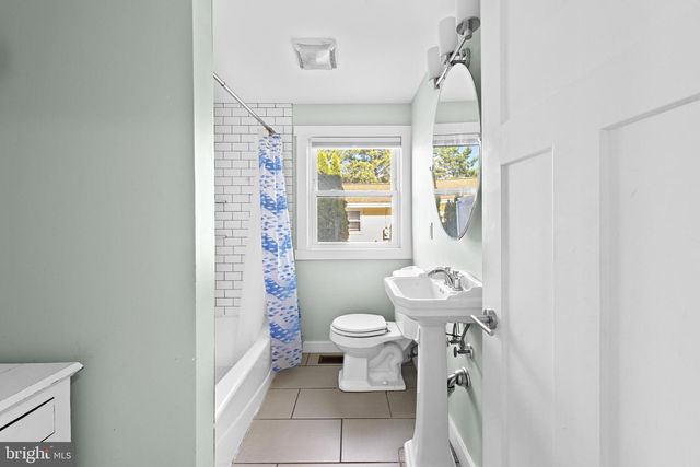 21 E 9 ST, Barnegat Light, NJ 08006