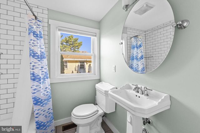 21 E 9 ST, Barnegat Light, NJ 08006