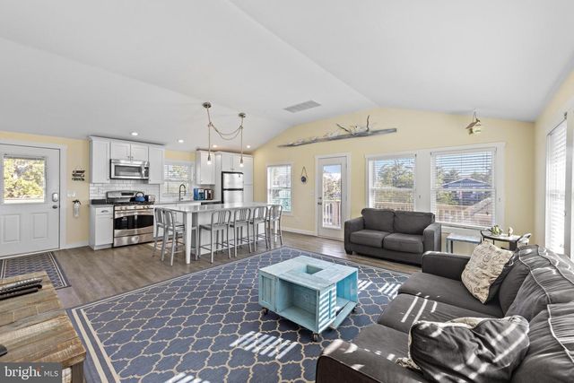 21 E 9 ST, Barnegat Light, NJ 08006