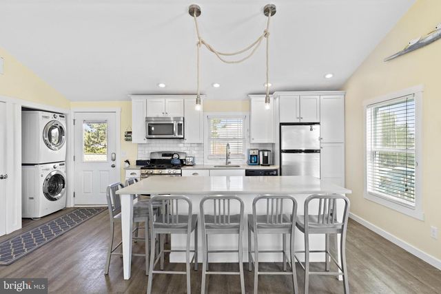 21 E 9 ST, Barnegat Light, NJ 08006