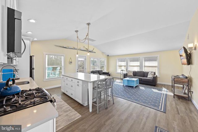 21 E 9 ST, Barnegat Light, NJ 08006