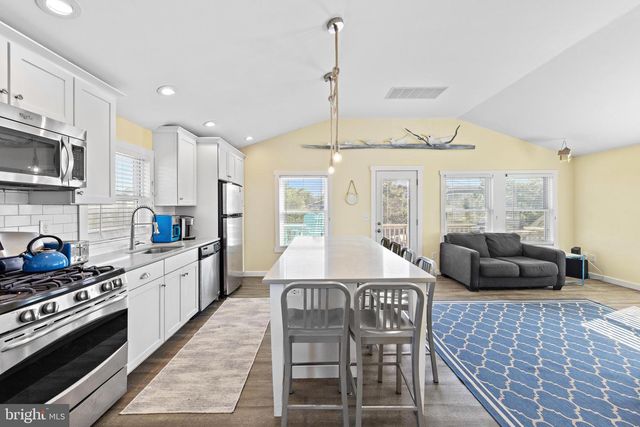 21 E 9 ST, Barnegat Light, NJ 08006