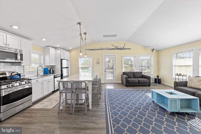 21 E 9 ST, Barnegat Light, NJ 08006
