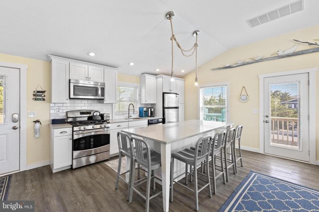 21 E 9 ST, Barnegat Light, NJ 08006