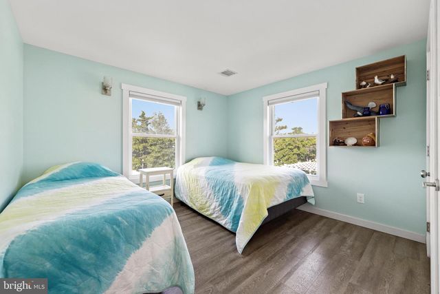 21 E 9 ST, Barnegat Light, NJ 08006