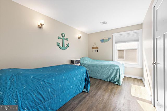 21 E 9 ST, Barnegat Light, NJ 08006