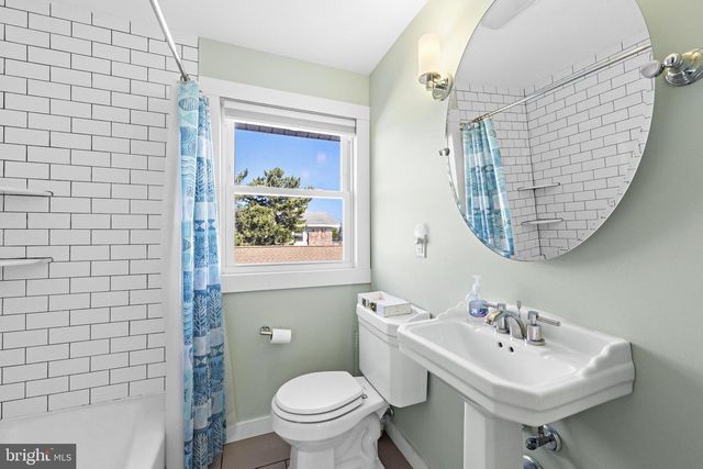 21 E 9 ST, Barnegat Light, NJ 08006