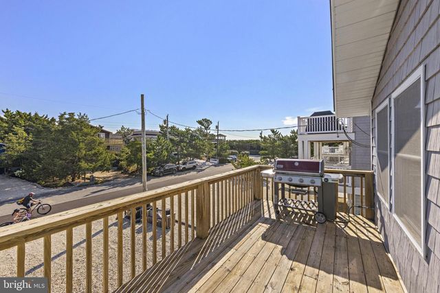 21 E 9 ST, Barnegat Light, NJ 08006