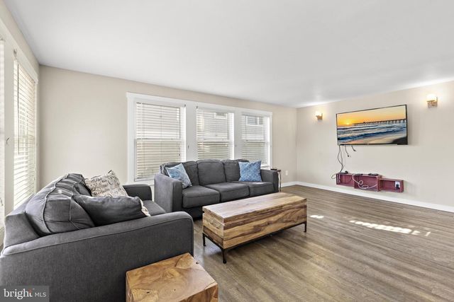 21 E 9 ST, Barnegat Light, NJ 08006