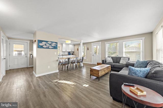 21 E 9 ST, Barnegat Light, NJ 08006