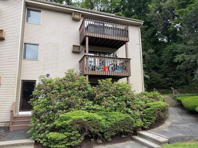 38 Padanaram Avenue 24, Danbury, CT 06811