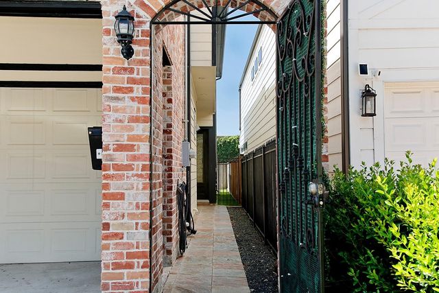 5233 Cornish Street C, Houston, TX 77007