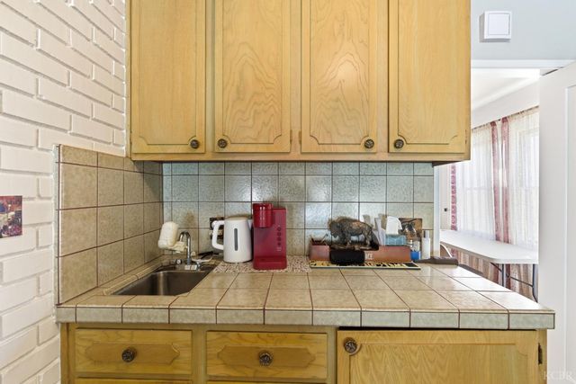 1512 Kaweah Street, Hanford, CA 93230