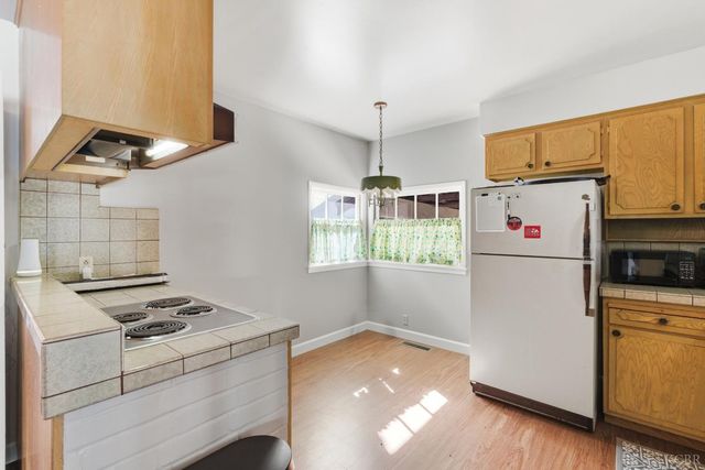 1512 Kaweah Street, Hanford, CA 93230