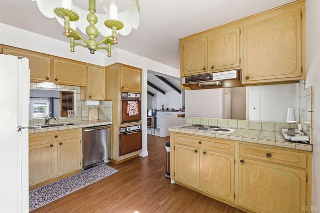 1512 Kaweah Street, Hanford, CA 93230