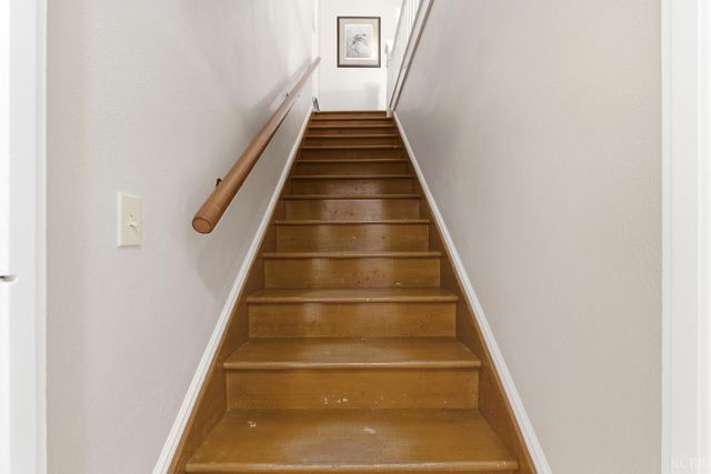 1512 Kaweah Street, Hanford, CA 93230