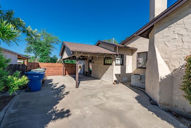 1512 Kaweah Street, Hanford, CA 93230