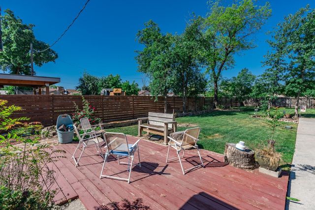 1512 Kaweah Street, Hanford, CA 93230