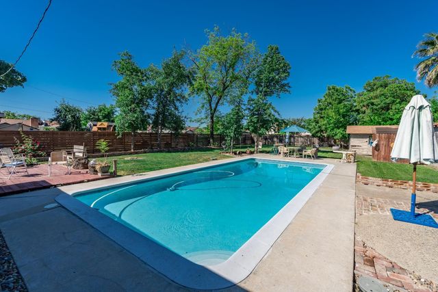 1512 Kaweah Street, Hanford, CA 93230