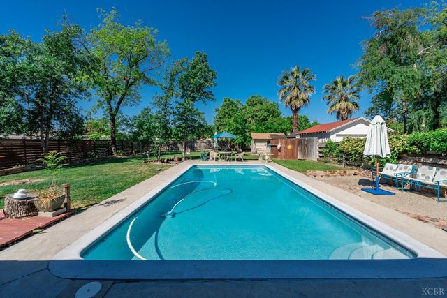 1512 Kaweah Street, Hanford, CA 93230