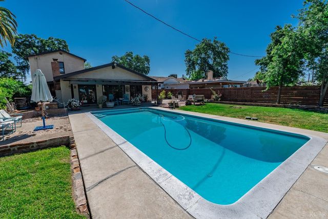 1512 Kaweah Street, Hanford, CA 93230