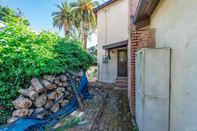 1512 Kaweah Street, Hanford, CA 93230