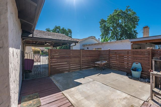 1512 Kaweah Street, Hanford, CA 93230