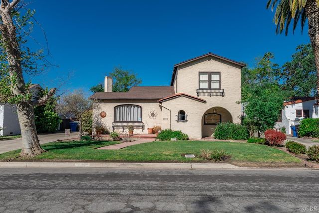 1512 Kaweah Street, Hanford, CA 93230