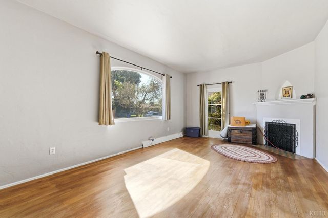 1512 Kaweah Street, Hanford, CA 93230