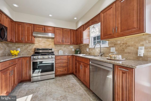 9395 CLOVERHILL CT, Manassas, VA 20110