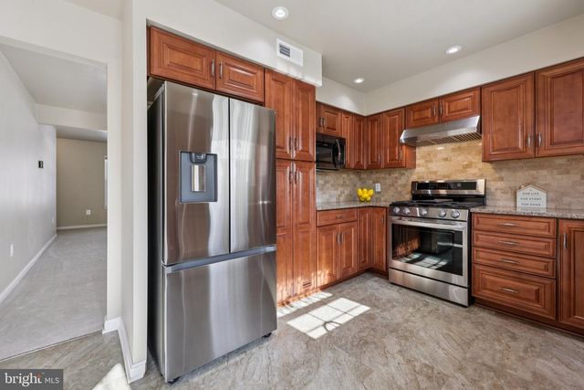 9395 CLOVERHILL CT, Manassas, VA 20110