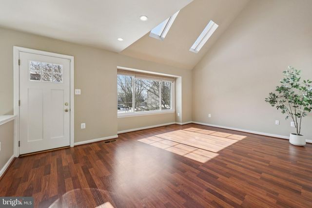 9395 CLOVERHILL CT, Manassas, VA 20110