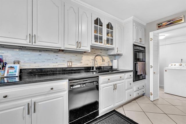 9050 Jacaranda Lane 3, Plantation, FL 33324