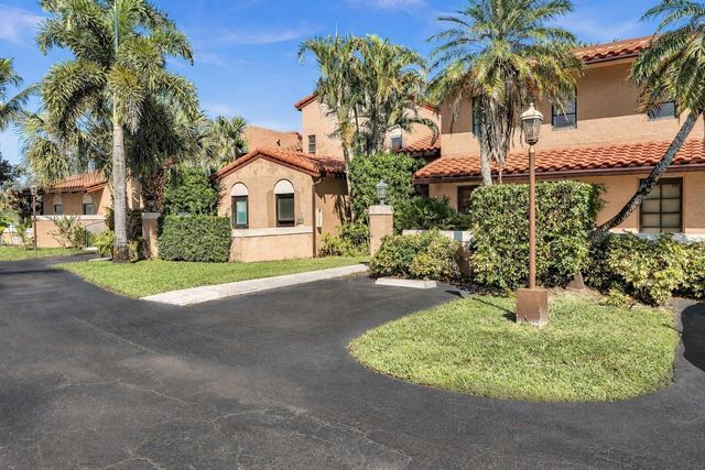 9050 Jacaranda Lane 3, Plantation, FL 33324