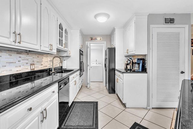 9050 Jacaranda Lane 3, Plantation, FL 33324