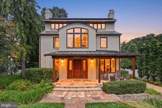 4527 32ND RD N, Arlington, VA 22207
