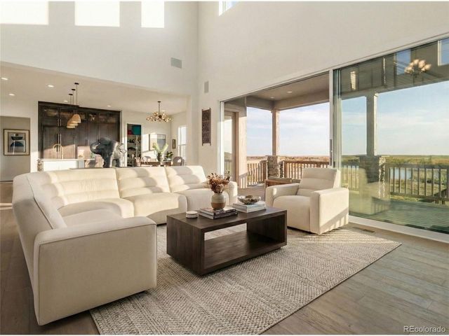 6638 S White Crow Ct, Aurora, CO 80016