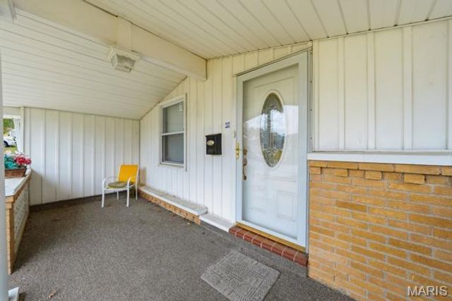 2633 Hadden Drive, St Louis, MO 63136