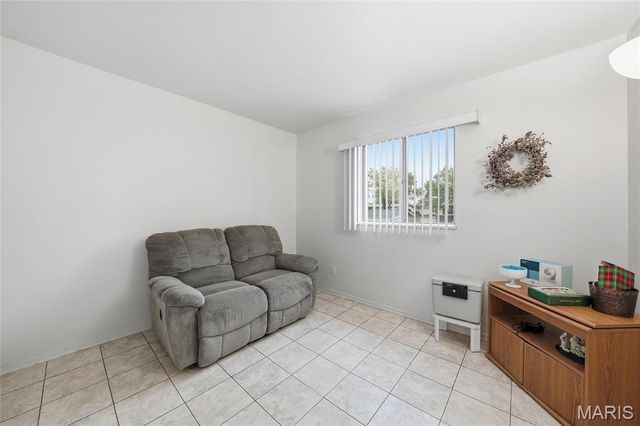 2633 Hadden Drive, St Louis, MO 63136