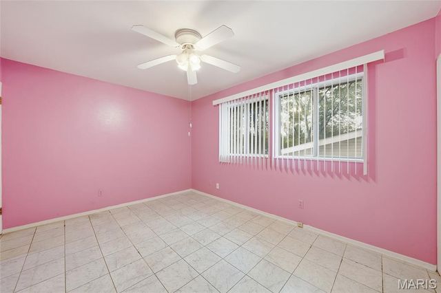 2633 Hadden Drive, St Louis, MO 63136