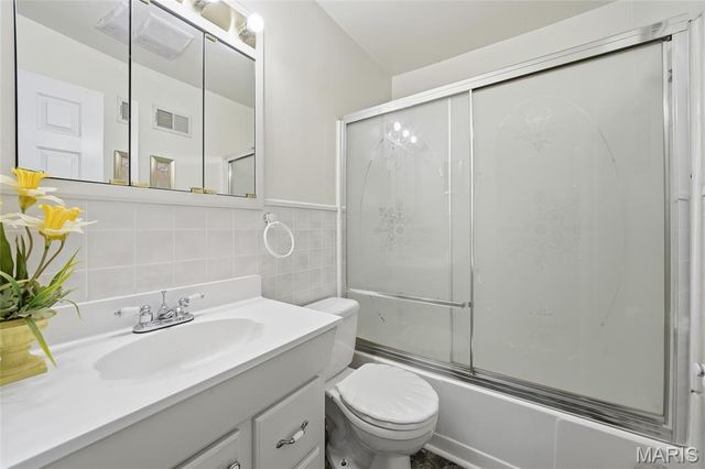 2633 Hadden Drive, St Louis, MO 63136