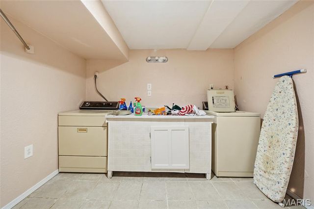 2633 Hadden Drive, St Louis, MO 63136