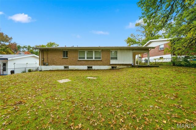 2633 Hadden Drive, St Louis, MO 63136