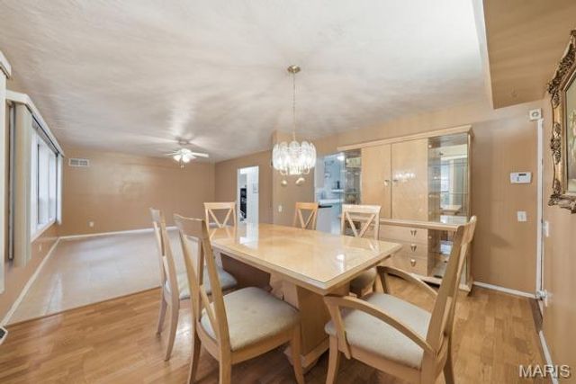 2633 Hadden Drive, St Louis, MO 63136