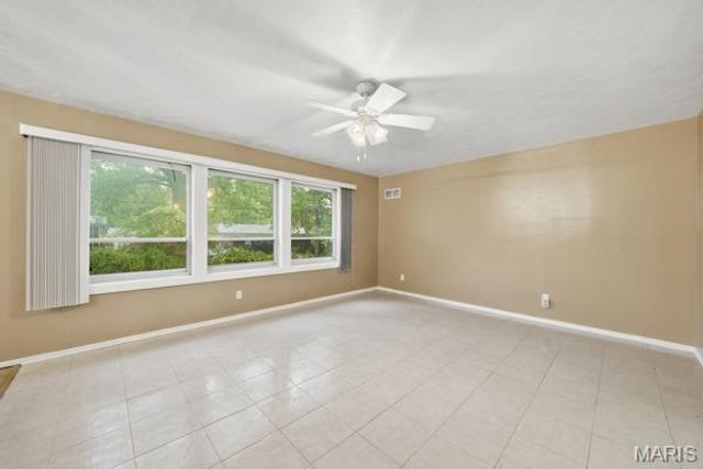 2633 Hadden Drive, St Louis, MO 63136