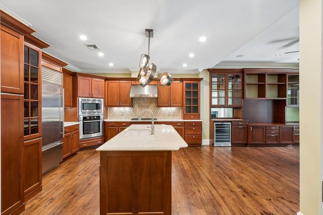 36 Prioleau O, Charleston, SC 29401