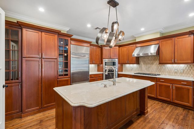 36 Prioleau O, Charleston, SC 29401